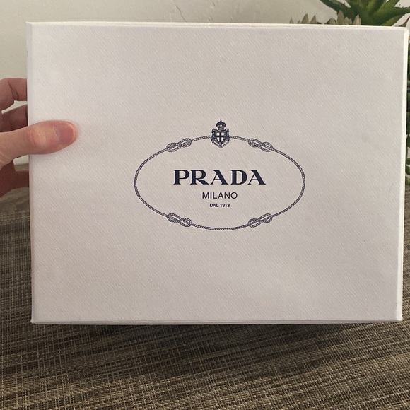 EUC PRADA HAT BALL CAP SIZE MED BLACK WITH LOGO WORN 2X BRIEFLY - Picture 13 of 14